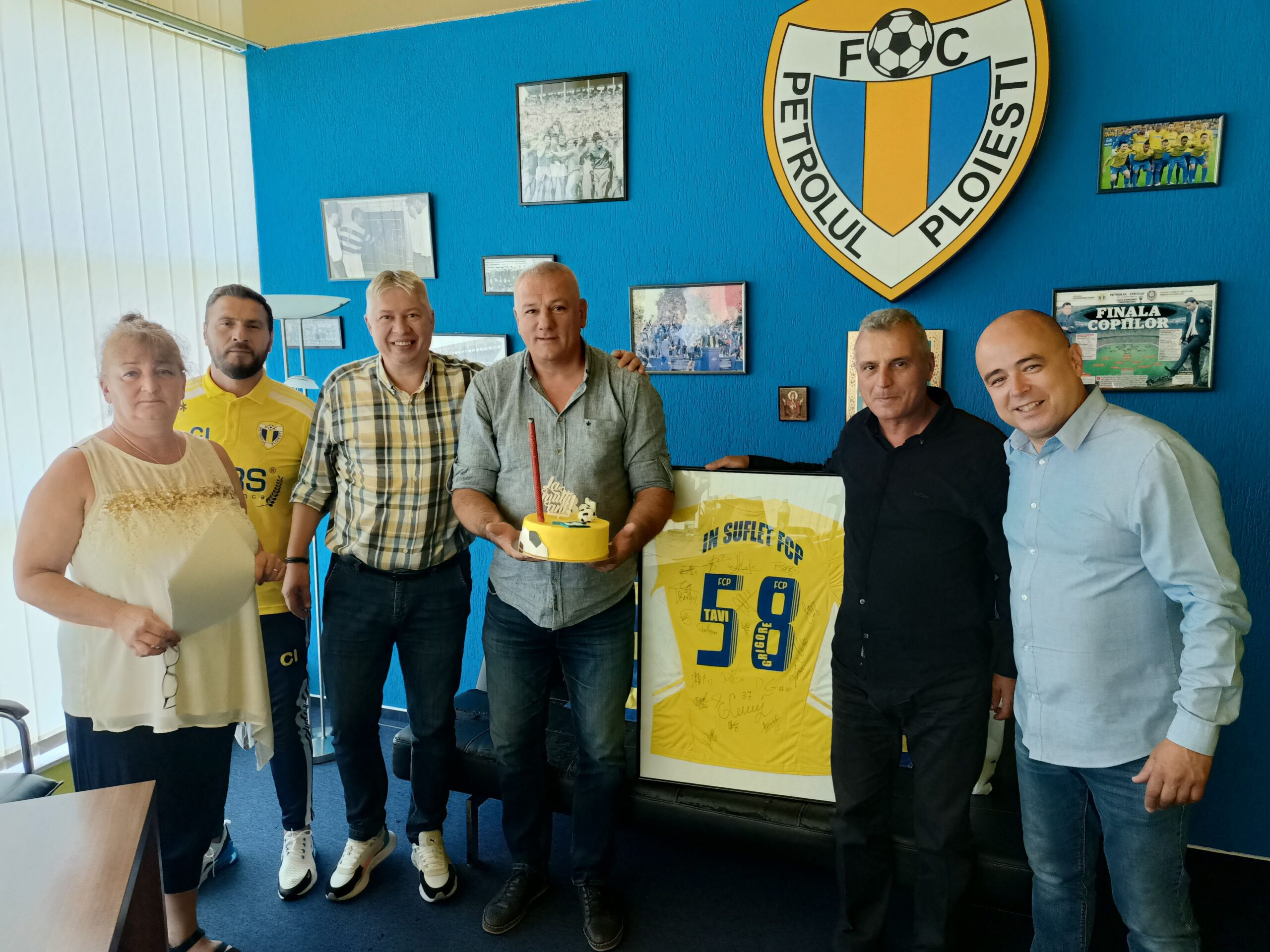 De-o viață la FC Petrolul, urlățeanul Tavi Grigore s-a despărțit, aproape de aniversarea a 59 de ani, de clubul găzarilor! Împreună cu un  fost președinte al “lupilor” va face o enclavă prahoveană în capitala Vrancei!