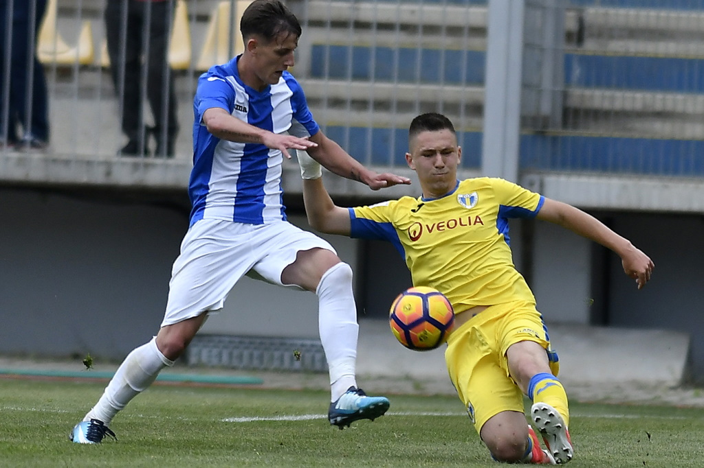FC Petrolul contribuie cu jumătăți de echipă la două grupări din Liga a II-a. Una are drept de promovare, iar alta, (încă) nu. Foștii jucători ai clubului găzarilor au ajuns la aceste formații în 2022, 2023 sau chiar de mai mult timp