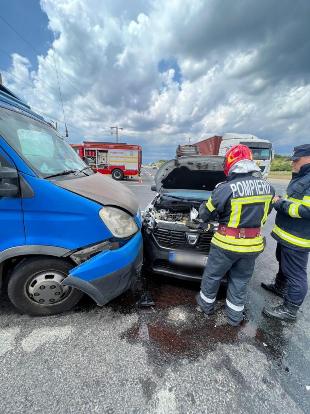 Trei maşini implicate într-un accident pe DN1, la Floreşti Trei maşini implicate într-un accident pe DN1, la Floreşti
