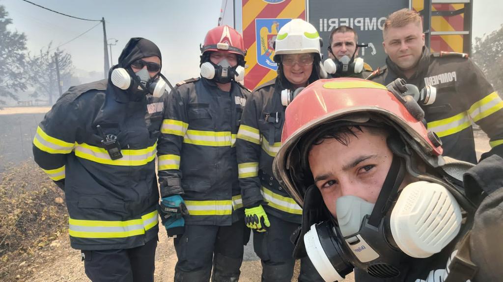 Pompieri prahoveni, printre salvatorii care au mers să ajute la stingerea incendiilor din Grecia Pompieri prahoveni, printre salvatorii care au mers să ajute la stingerea incendiilor din Grecia