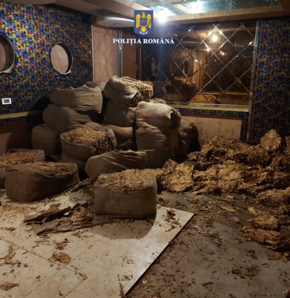 Fabrici clandestine de ţigări, descoperite de poliţişti. Percheziţii în Prahova, Ilfov, Călărași și București Fabrici clandestine de ţigări, descoperite de poliţişti. Percheziţii în Prahova, Ilfov, Călărași și București