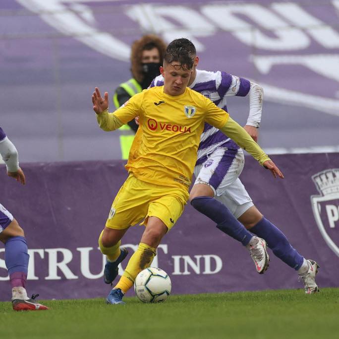 FC Petrolul a mai împrumutat un “under” în Liga a II-a. Din această vară, antrenorul ploieștean Eusebiu Tudor îl are sub comandă, la Metaloglobus București, pe stângaciul Vlad Bogdan FC Petrolul a mai împrumutat un “under” în Liga a II-a. Din această vară, antrenorul ploieștean Eusebiu Tudor îl are sub comandă, la Metaloglobus București, pe stângaciul Vlad Bogdan