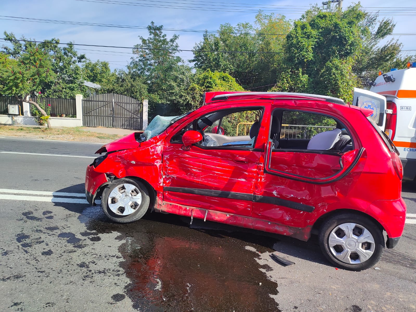 Accident între un TIR şi un autoturism pe DN1B, în Valea Călugărească. O persoană a rămas încarcerată în stare de inconștiență Accident între un TIR şi un autoturism pe DN1B, în Valea Călugărească. O persoană a rămas încarcerată în stare de inconștiență