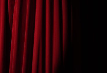 “Mori odată!” Premieră la Teatrul “Toma Caragiu”