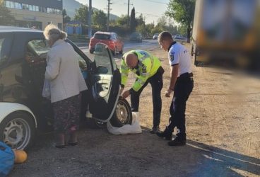 Poliţiştii de la “Rutier” ştiu să dea, în loc de amenzi, o mână de ajutor