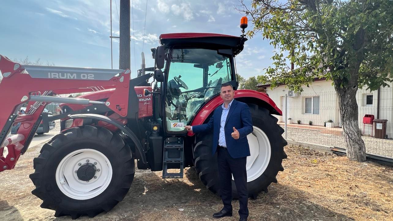 Tractor nou, fabricat în România, intrat în dotarea Primăriei Râfov