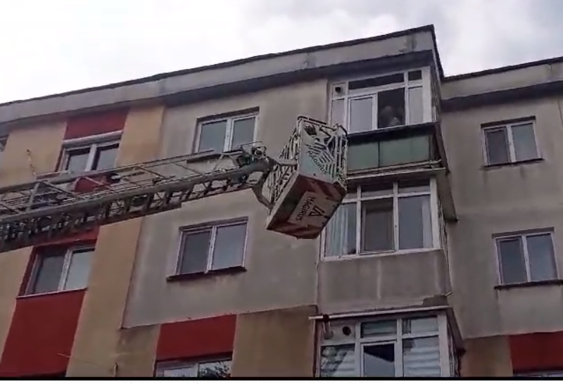 Intervenţie de urgenţă în Ploieşti, după ce un băieţel de 4 ani s-a încuiat în cameră şi nu mai voia să deschidă uşa Intervenţie de urgenţă în Ploieşti, după ce un băieţel de 4 ani s-a încuiat în cameră şi nu mai voia să deschidă uşa