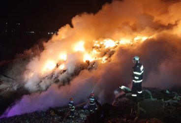 Incendiu puternic la rampa de gunoi din Boldeşti-Scăeni