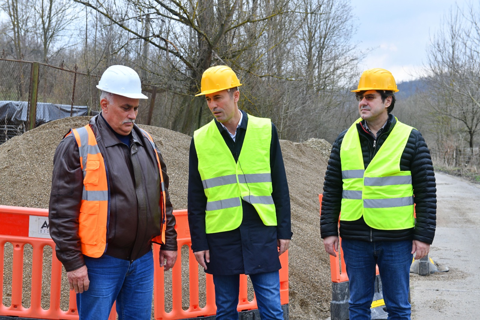 Iulian Dumitrescu: „Vom face în 4 luni ceea ce Transgaz nu poate face în 4 ani. CJ Prahova își asumă construcția racordului rețelei de gaze de pe Valea Slănicului la SNTGN Iulian Dumitrescu: „Vom face în 4 luni ceea ce Transgaz nu poate face în 4 ani. CJ Prahova își asumă construcția racordului rețelei de gaze de pe Valea Slănicului la SNTGN