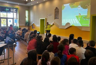 Poliţiştii prahoveni, activități dedicate elevilor de la Şcolile Gimnaziale Principesa Maria și George Enescu