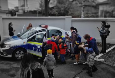 Copiii au umplut de râsete şi bucurie sediul Inspectoratului de Poliție Județean Prahova