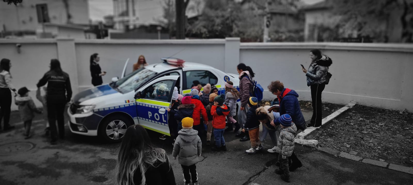 Copiii au umplut de râsete şi bucurie sediul Inspectoratului de Poliție Județean Prahova Copiii au umplut de râsete şi bucurie sediul Inspectoratului de Poliție Județean Prahova