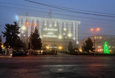 Restricţii de circulaţie în centrul Ploieştiului, pentru aprinderea iluminatului festiv şi deschiderea Târgului de Crăciun