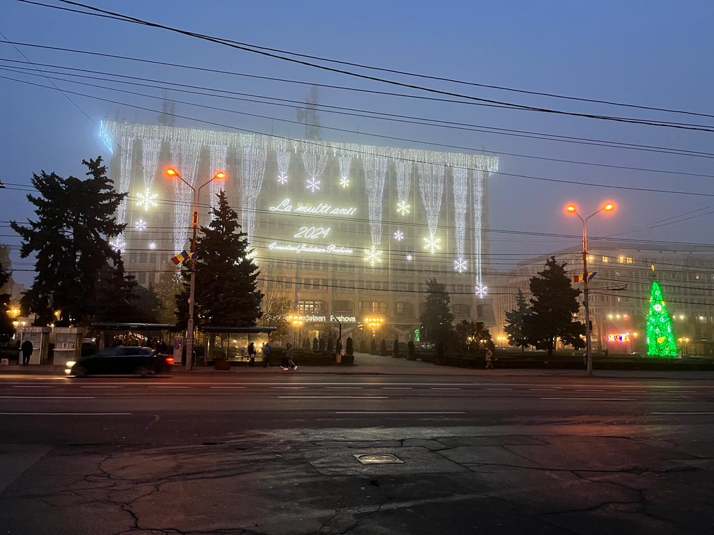 Restricţii de circulaţie în centrul Ploieştiului, pentru aprinderea iluminatului festiv şi deschiderea Târgului de Crăciun