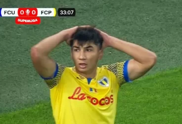 Un gol caraghios marcat în ultimul minut regulamentar de joc, la FCU 1948 Craiova FC, a “alunecat-o” pe Petrolul, ca pe tobogan, pe locul 10! Și nu s-a terminat încă etapa, poziția actuală putând fi amenințată de Oțelul, în meciul contra Botoșanilor!