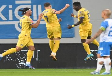 Presa din Bănie visează la fotbaliști de la FC Petrolul, vânduți “pe pachete”, de la o zi la alta, “Craiovei lui Rotaru”! Fără să-și pună problema cu ce-ar rămâne clubul găzarilor, sunt scoși la mezat nu mai puțin de cinci “lupi”: Jair, Huja, Doua și căpitanii Țicu și Meijers!!!
