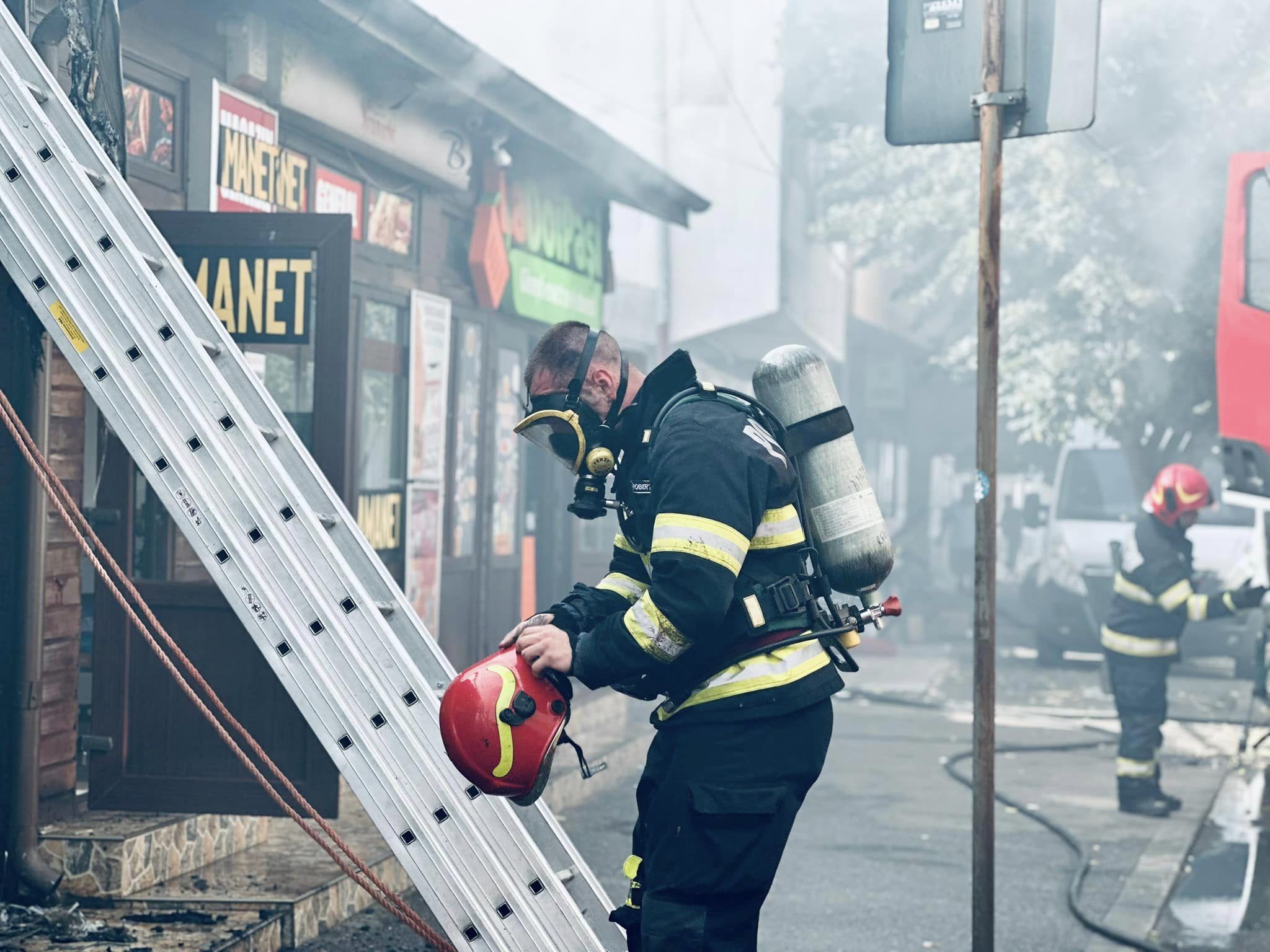 Două incendii în Ploieşti. Intervenţie de urgenţă a pompierilor Două incendii în Ploieşti. Intervenţie de urgenţă a pompierilor