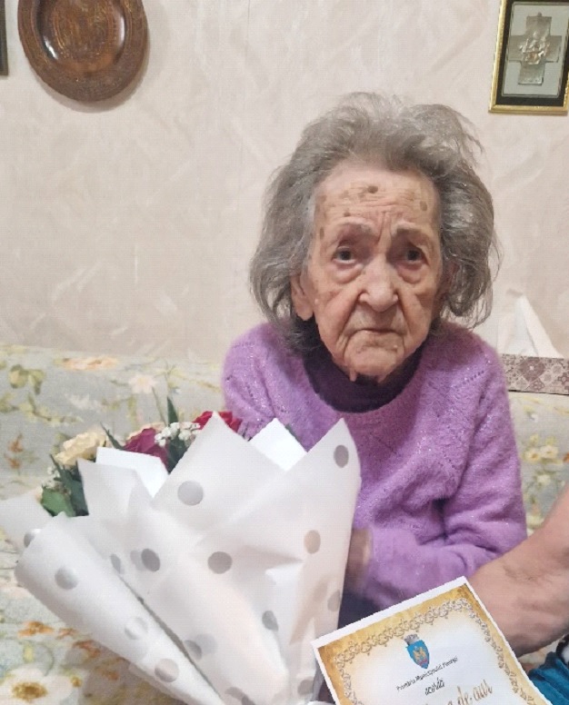 Ploieşteancă aniversată la împlinirea a 100 de ani