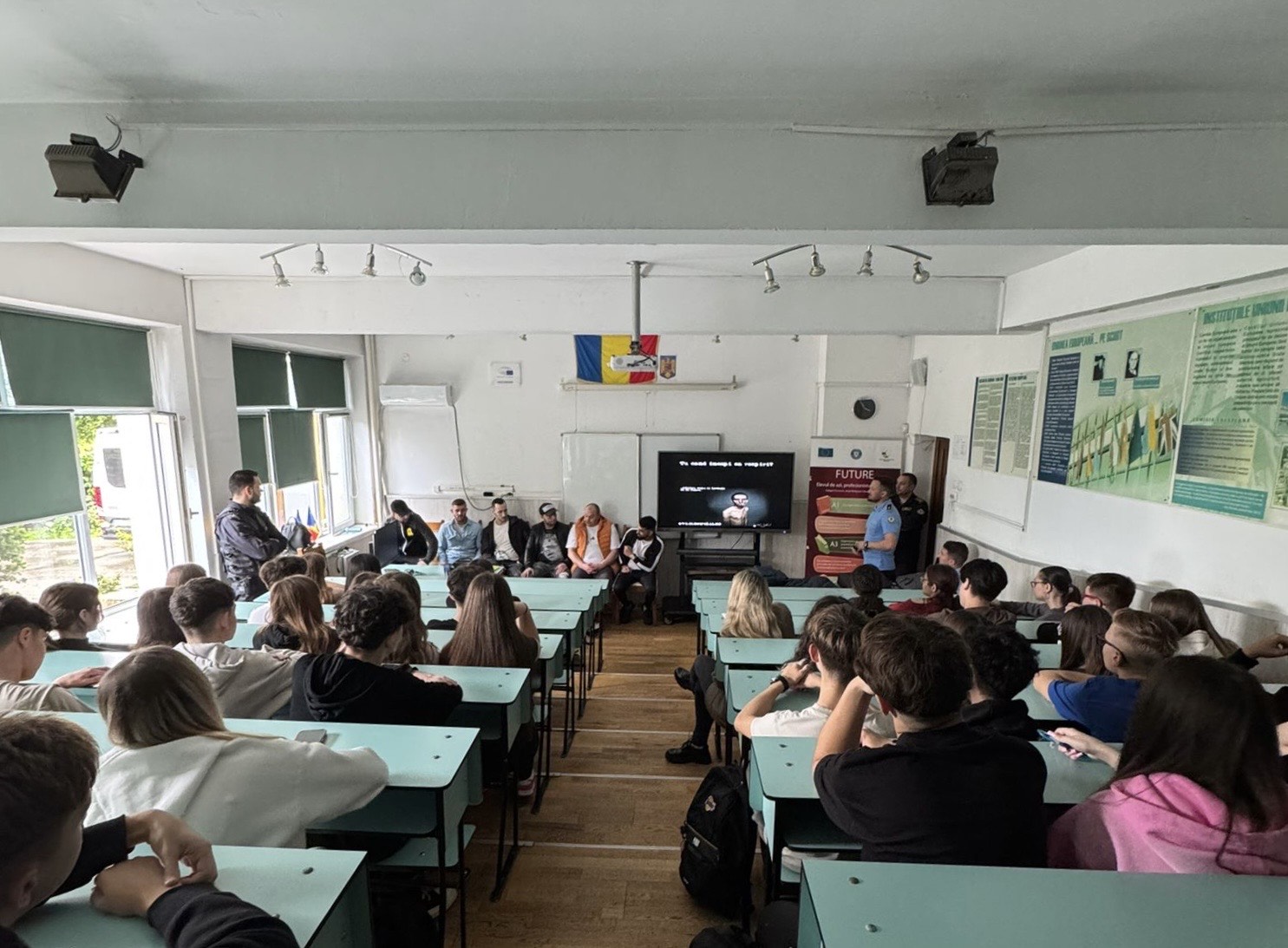 Penitenciarul Ploieşti şi Colegiul Economic „Virgil Madgearu”, activitate socială derulată în comunitate