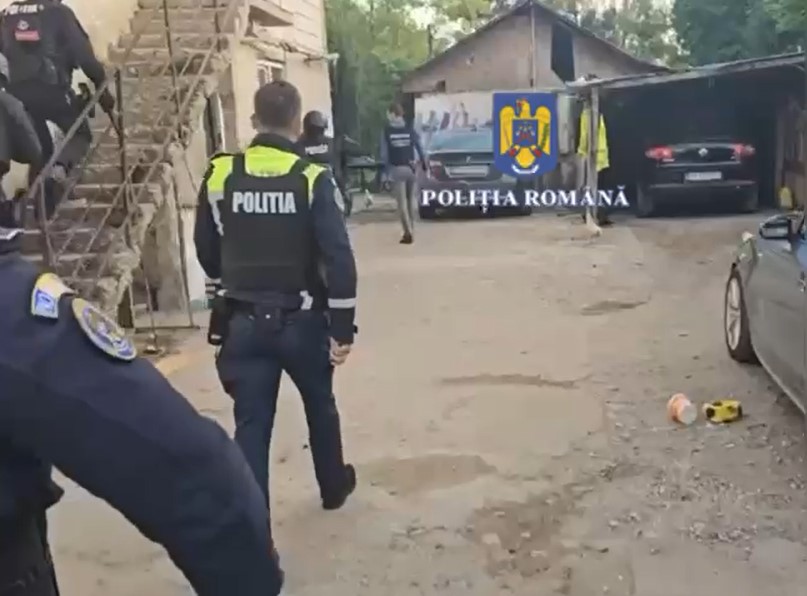 Percheziţii în Lipăneşti, într-un dosar de furt