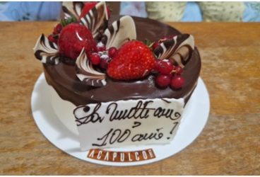 Ploieşteancă sărbătorită de Sânziene, la împlinirea a 100 de ani