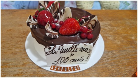 Ploieşteancă sărbătorită de Sânziene, la împlinirea a 100 de ani