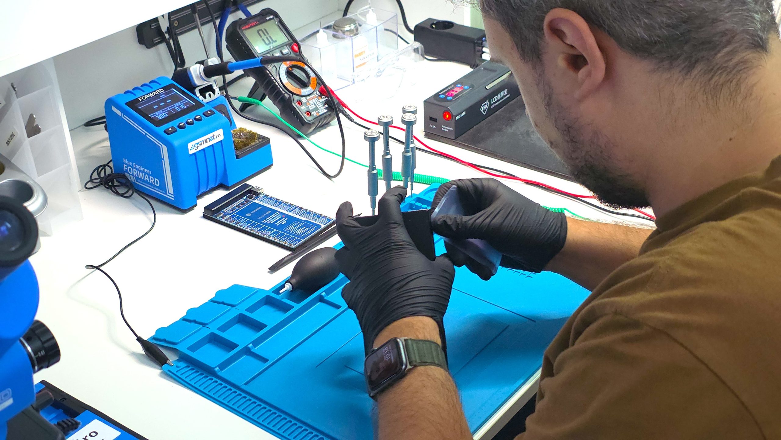 Primul service din România cu regim SELF SERVICE pentru telefoane mobile