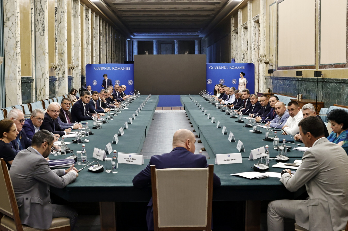 Premierul Ilie Bolojan, discuţii cu primarii de comune