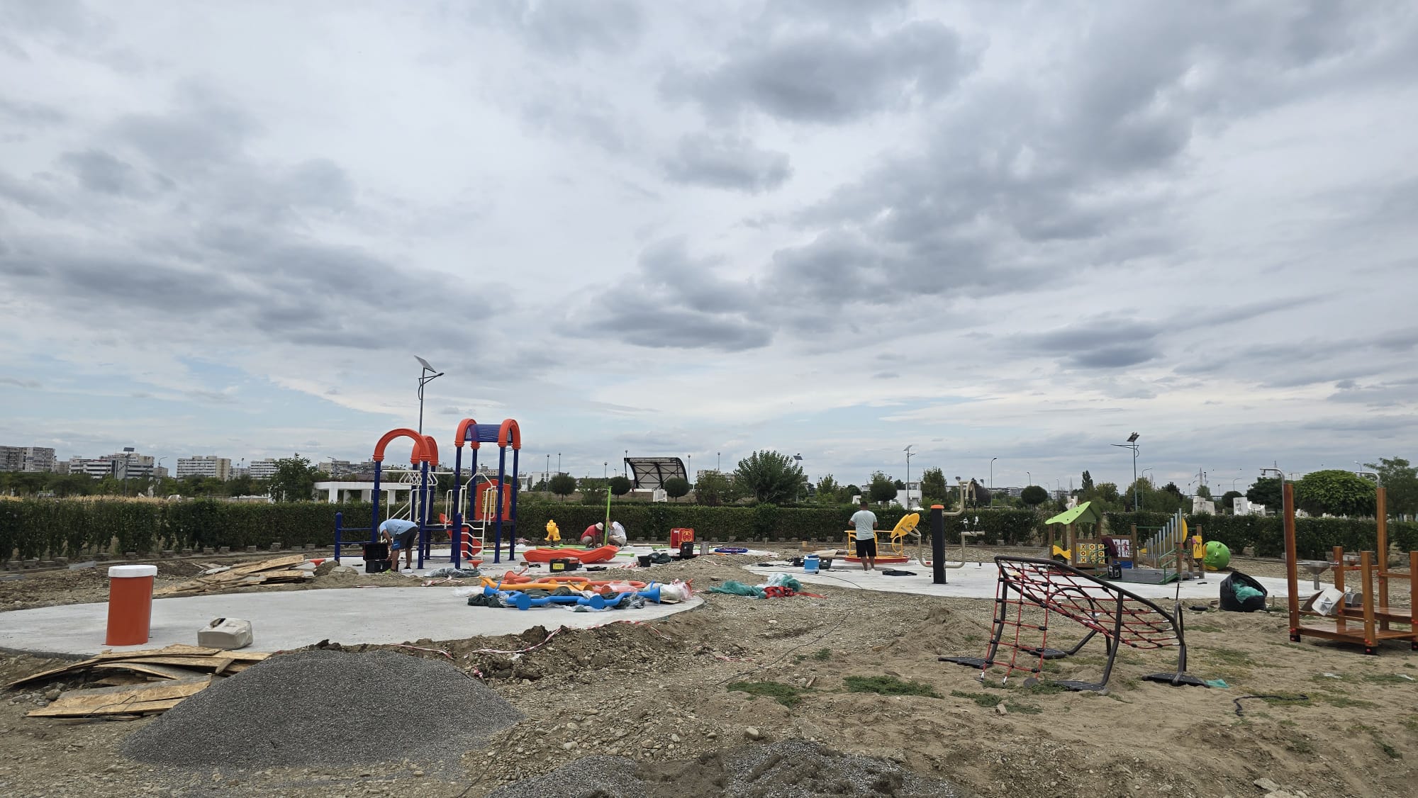 Loc de joacă nou, incluziv, în Parcul Municipal Vest Loc de joacă nou, incluziv, în Parcul Municipal Vest