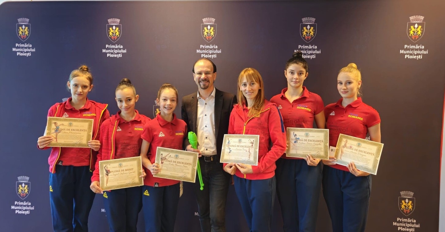 Vicecampioanele naționale ale Secției de Gimnastică Ritmică din cadrul CSM Ploiești, premiate