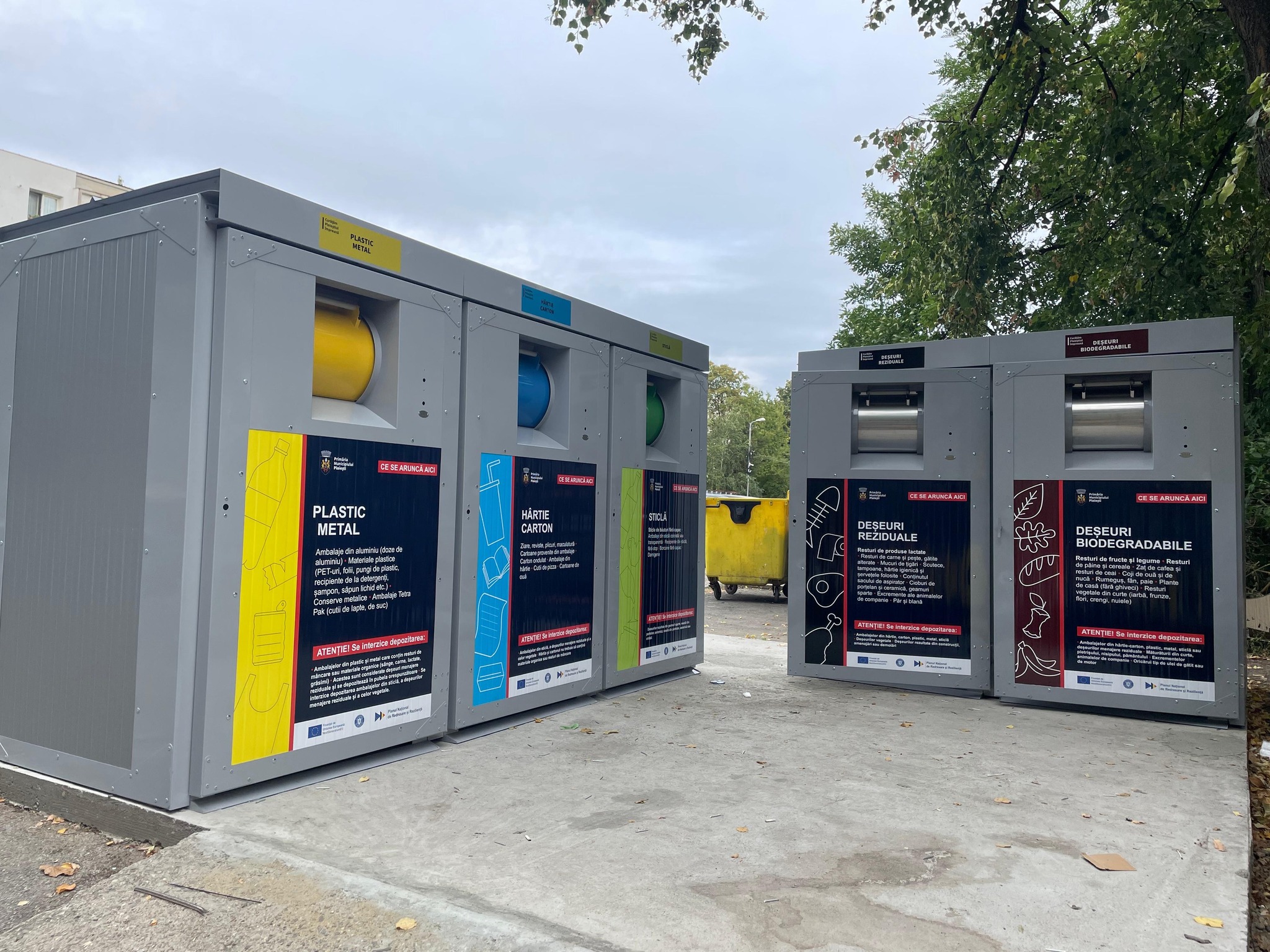 Primele insule ecologice digitalizate au început să apară în Ploiești