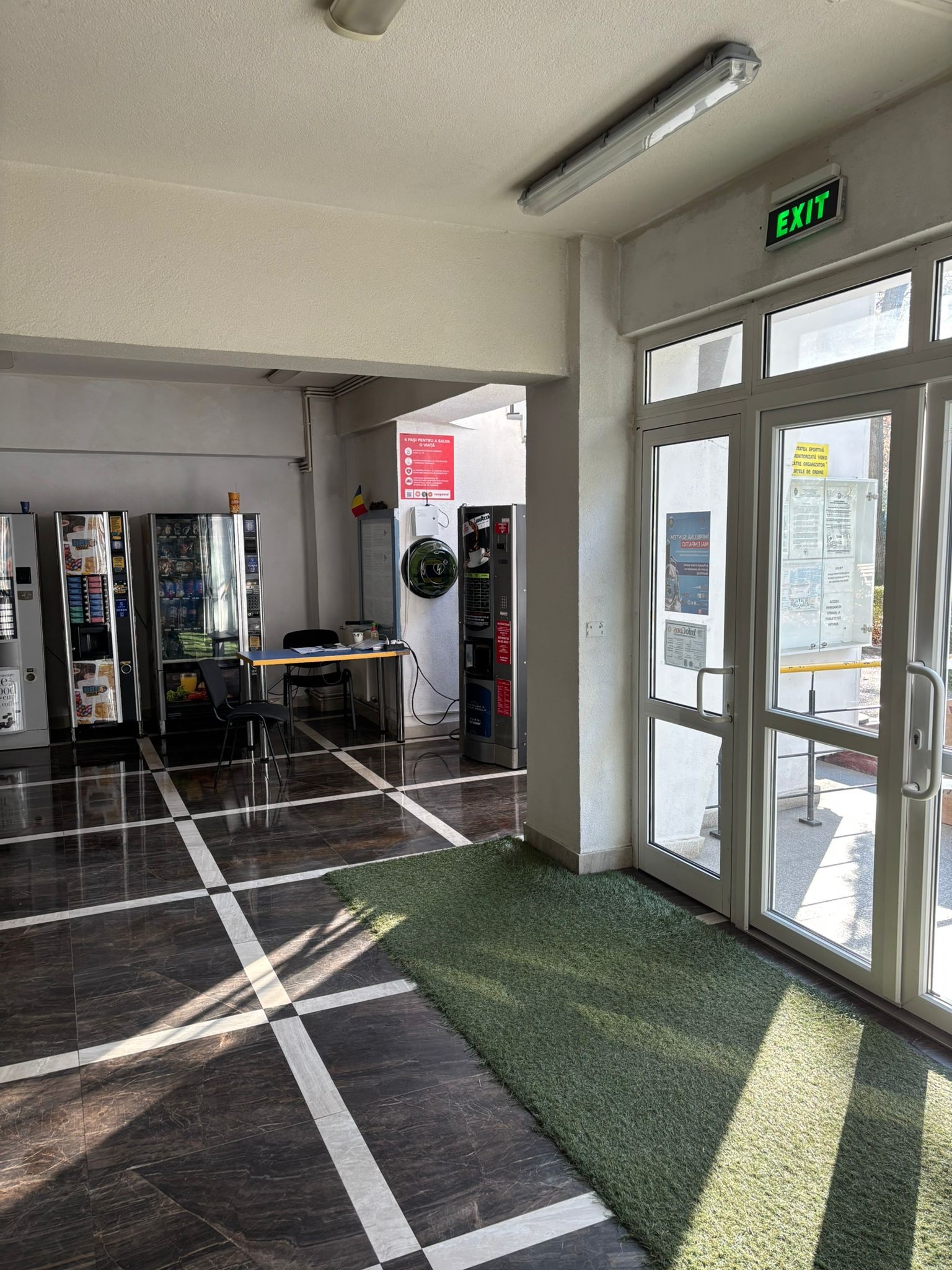 Defibrilatoare semi-automate în spațiile publice din municipiul Ploiești, cu sprijinul companiei Rompetrol Defibrilatoare semi-automate în spațiile publice din municipiul Ploiești, cu sprijinul companiei Rompetrol