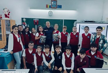 Poliţiştii prahoveni, alături de elevii din Starchiojd pentru un viitor mai sigur