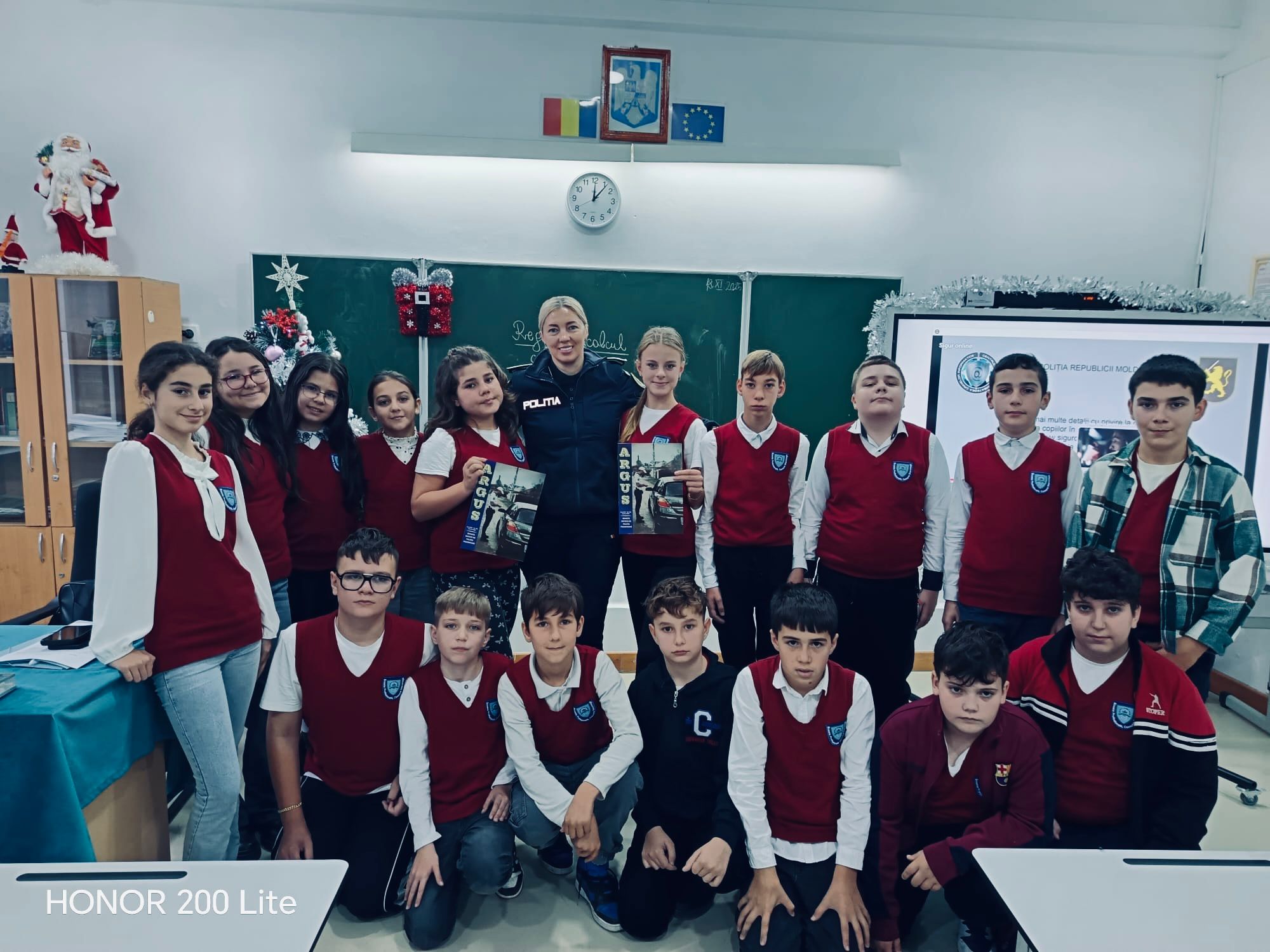 Poliţiştii prahoveni, alături de elevii din Starchiojd pentru un viitor mai sigur