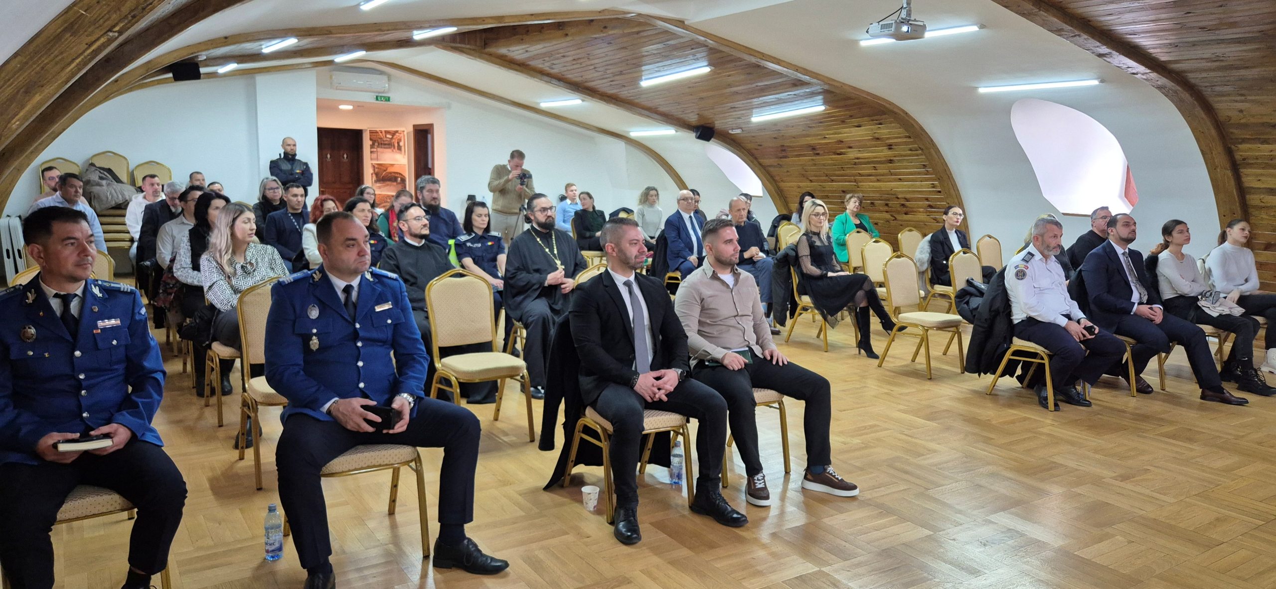 Reintegrare prin parteneriat: Penitenciarul Ploiești lansează viziuni noi pentru prevenirea recidivei Reintegrare prin parteneriat: Penitenciarul Ploiești lansează viziuni noi pentru prevenirea recidivei