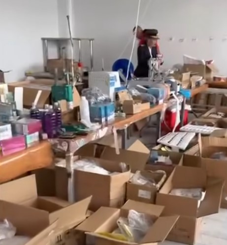 Fabrică neautorizată de dispozitive electronice de vapat descoperită de ANAF în Prahova