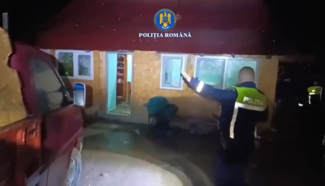 Percheziţii la persoane bănuite de furtul sumei de 56.000 lei dintr-o casă din Lapoş