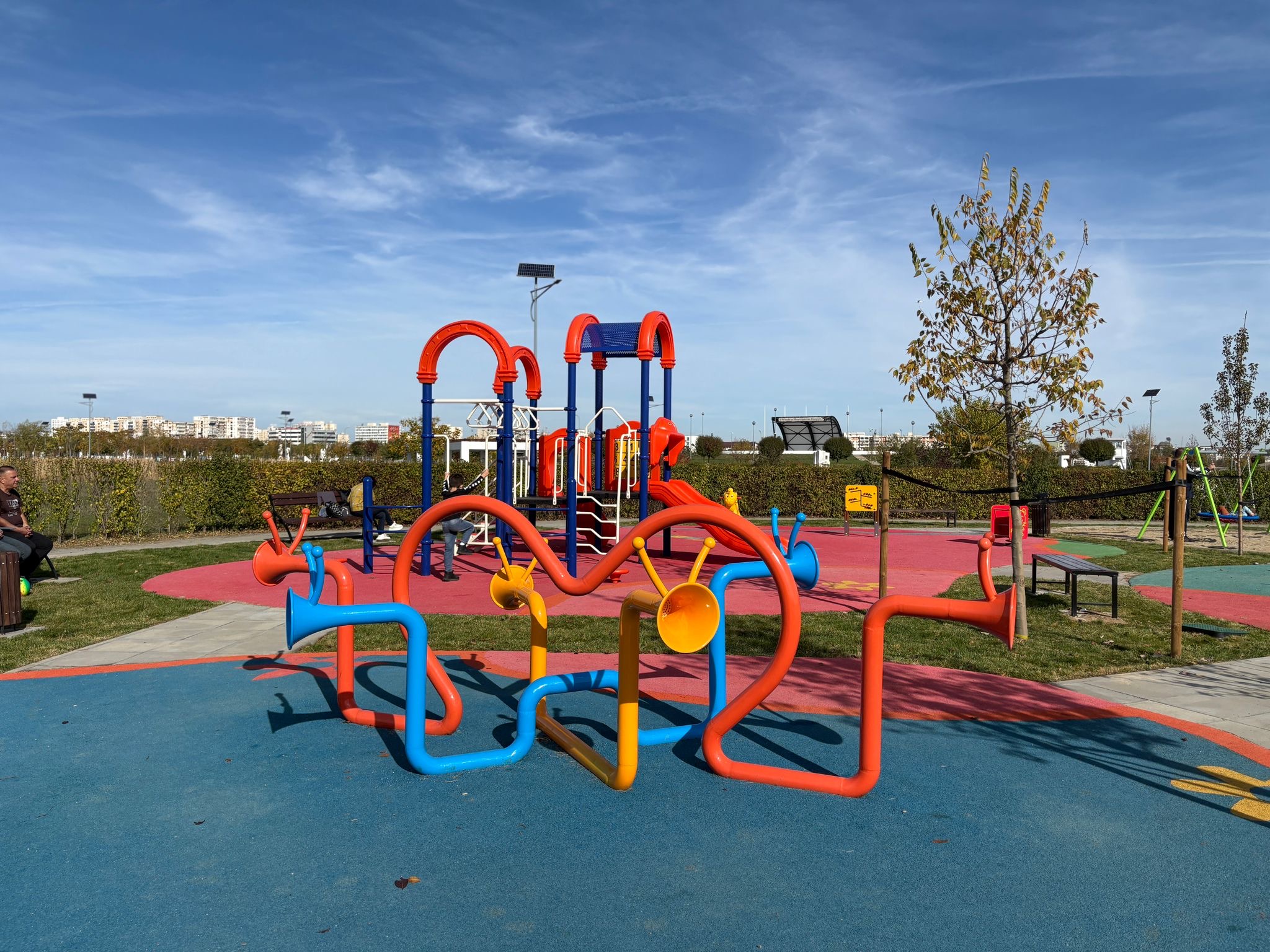 Rompetrol a sprijinit amenajarea primului loc de joacă incluziv din Ploiești Rompetrol a sprijinit amenajarea primului loc de joacă incluziv din Ploiești