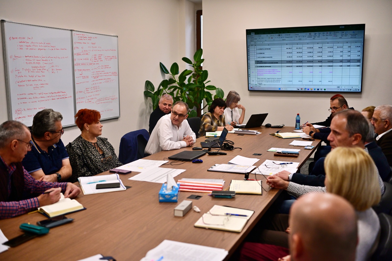 Virgiliu Nanu, şedinţă privind proiectele din Prahova şi situaţia economică la final de 2025