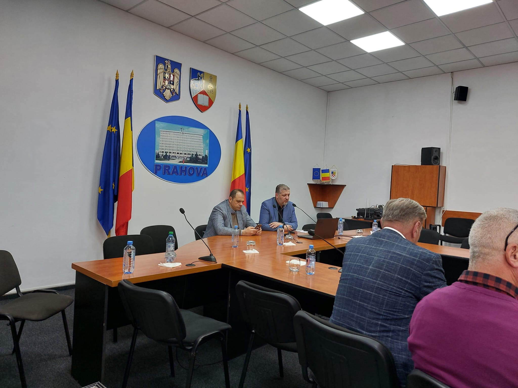 Zeci de controale ale inspectorilor AJPIS Prahova