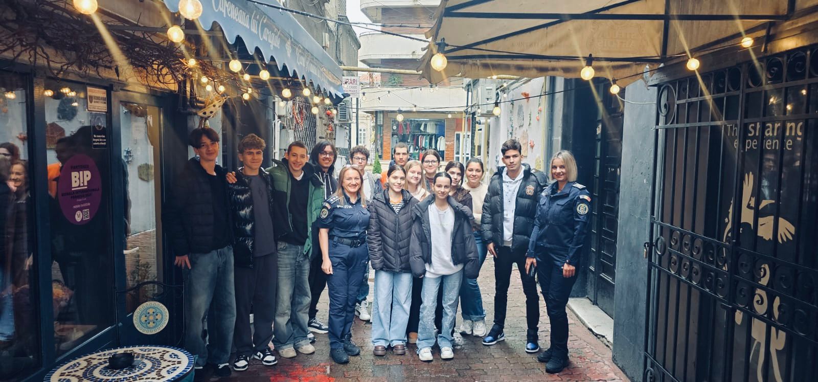 Discuții deschise, la o cafea, între tineri și polițiști Discuții deschise, la o cafea, între tineri și polițiști