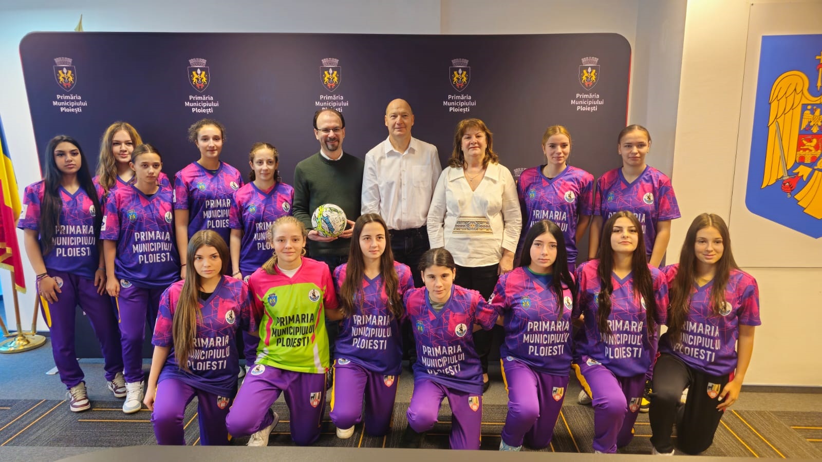 Primarul Polițeanu a felicitat echipa de fotbal feminin – junioare U17 a AFC Prahova Ploiești Primarul Polițeanu a felicitat echipa de fotbal feminin – junioare U17 a AFC Prahova Ploiești