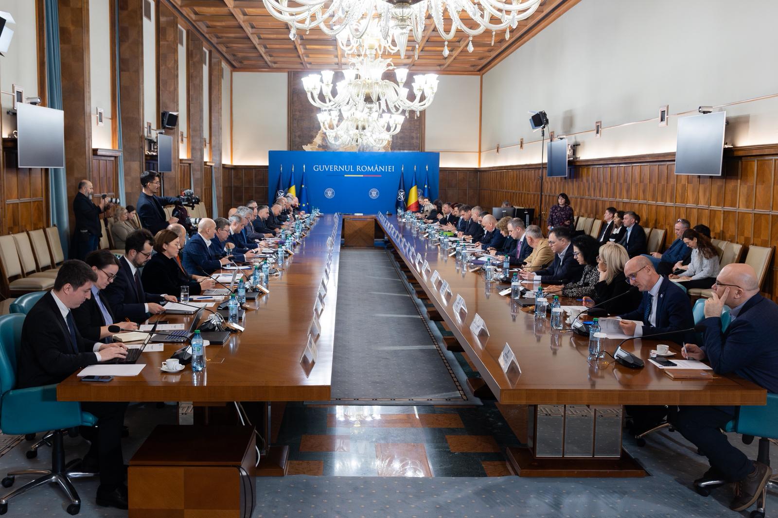 Consultări la Palatul Victoria: Guvernul discută cu sindicatele și patronatele reforma administrativă și investițiile