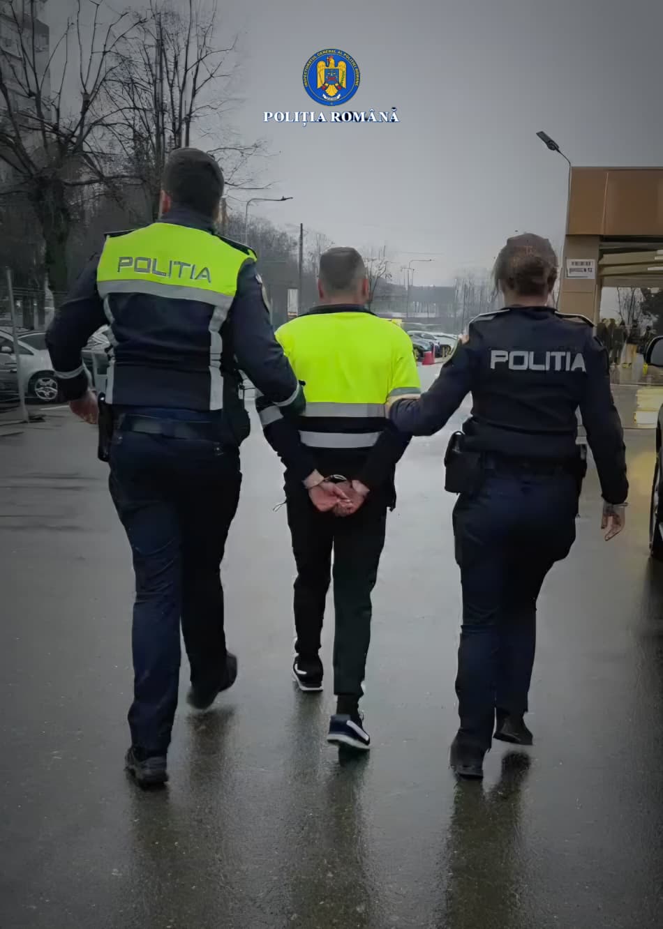 Bărbat din Şoimari reţinut de poliţişti după ce a chinuit un câine