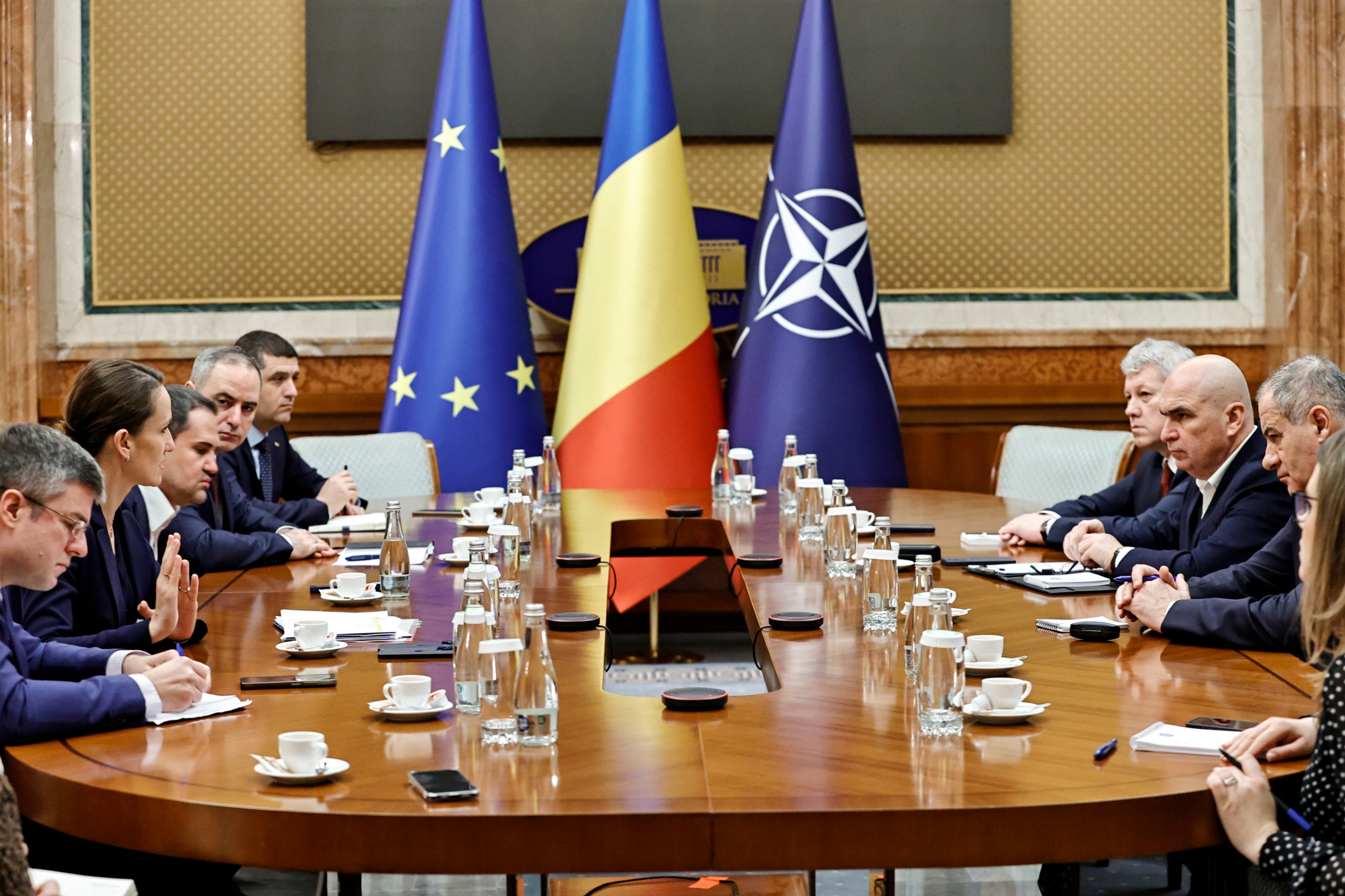 Ședință la Guvern pe tema situației românilor blocați în Orientul Mijlociu din cauza războiului