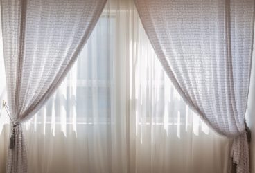 Cum alegi perdelele potrivite pentru fiecare cameră din casă