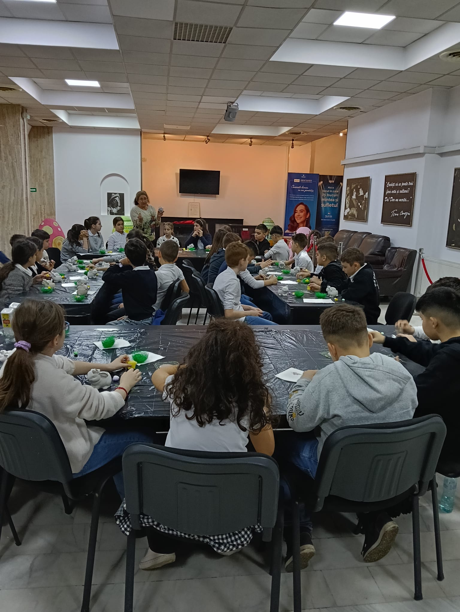 Creativitate și tradiție: Atelierele de Paști, în plină desfășurare la Ploiești Creativitate și tradiție: Atelierele de Paști, în plină desfășurare la Ploiești