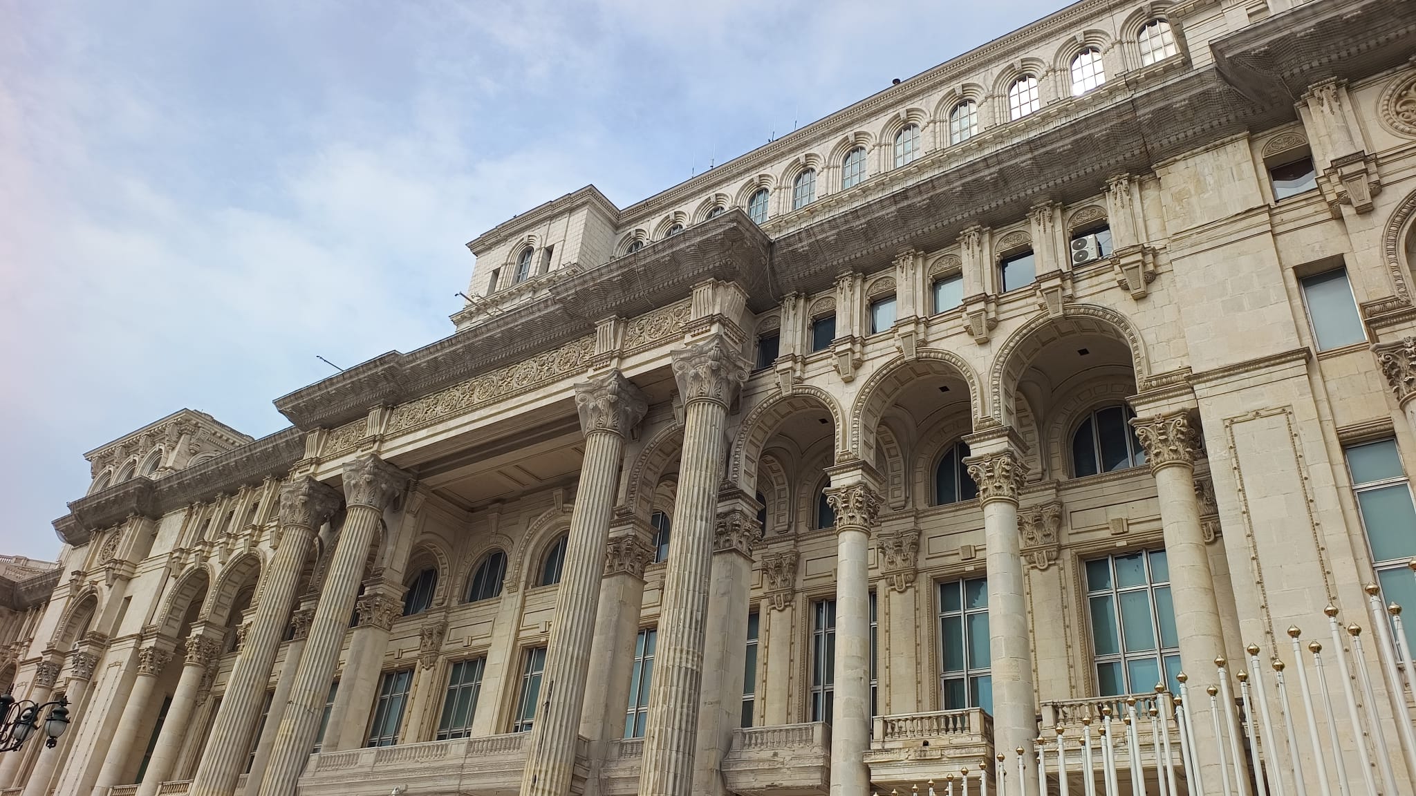Proiectul AUR pentru alegerea primarilor şi preşedinţilor de CJ în două tururi a fost respins în Senat