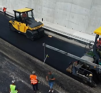 Se asfaltează Centura Comarnic – video Se asfaltează Centura Comarnic – video