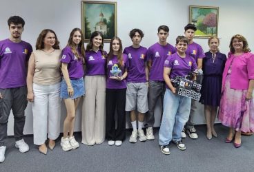 Echipa de robotică Ro2D2, premiată în SUA, primită la Primăria Ploieşti